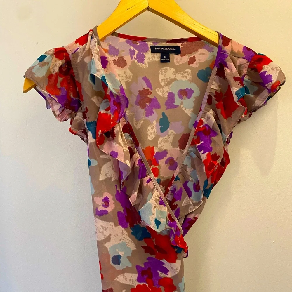 Patterned Wrap Ruffles Blouse - Picture 3 of 3